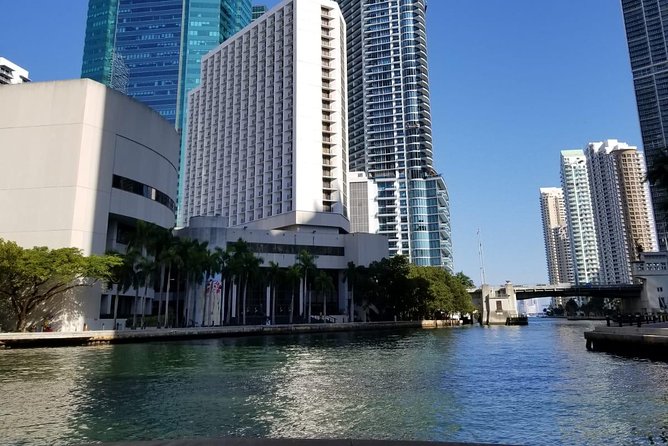 24 Ft Miami Bay: Private Boat, Gas Included , 6 people, Captained - Who will enjoy this private boat trip