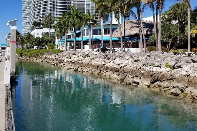 24 Ft Miami Bay: Private Boat, Gas Included , 6 people, Captained - Should you book it?