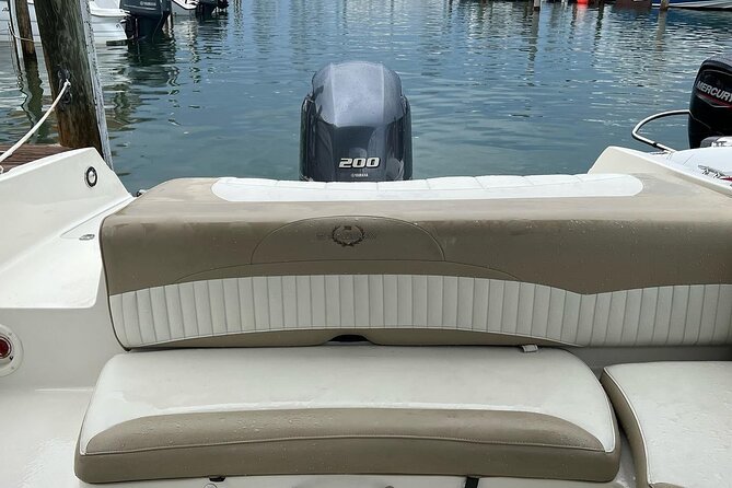 24 Ft Miami Bay: Private Boat, Gas Included , 6 people, Captained - FAQ