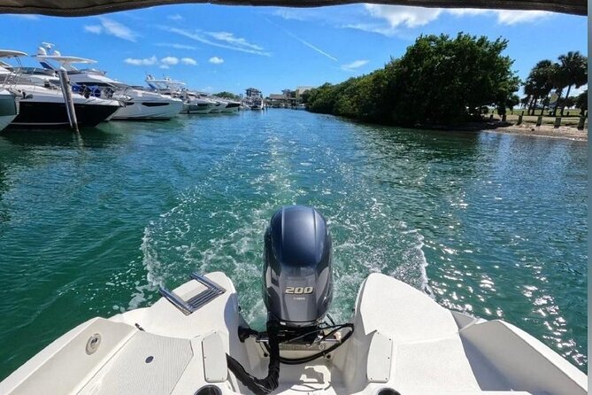 24 Ft Miami Bay: Private Boat, Gas Included , 6 people, Captained - What the price includes, and what it does not