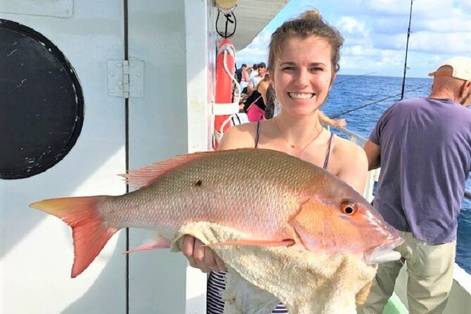 4-Hour Day or Night-Time Reef Bottom Fishing Charter in Fort Lauderdale - Crew help, crowd size, and comfort