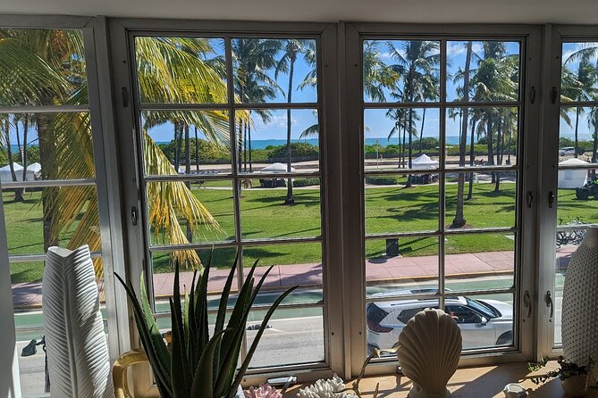 Award-winning Art Deco & Neon Lights Walking Tour in Miami Beach - Ocean Drive rewards a closer look
