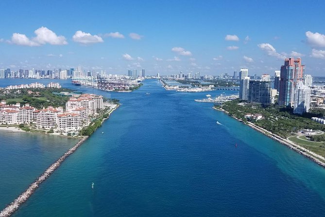Biscayne Bay and Celebrity Island Homes Boat Tour 90 Minute - Looking across Millionaire’s Row