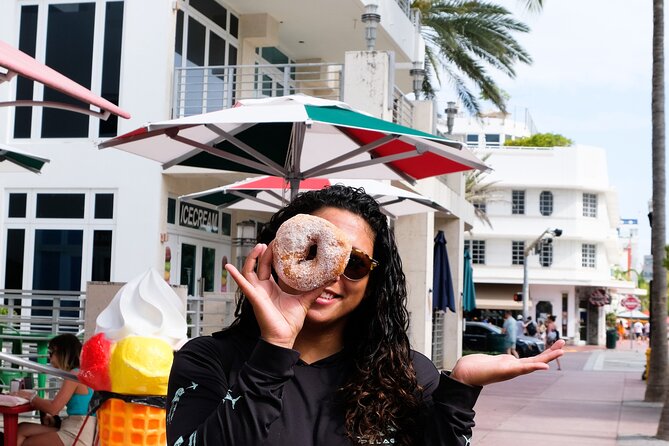Donuts, Pastelitos & Patisseries: South Beach Sweets Walking Tour - Guides, pace, and the South Beach setting