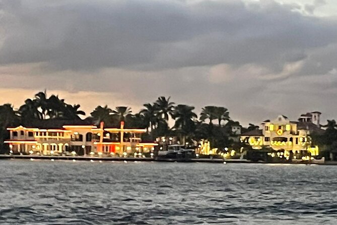 Evening Boat Cruise through Downtown Ft. Lauderdale - Bringing drinks, food, and the right expectations