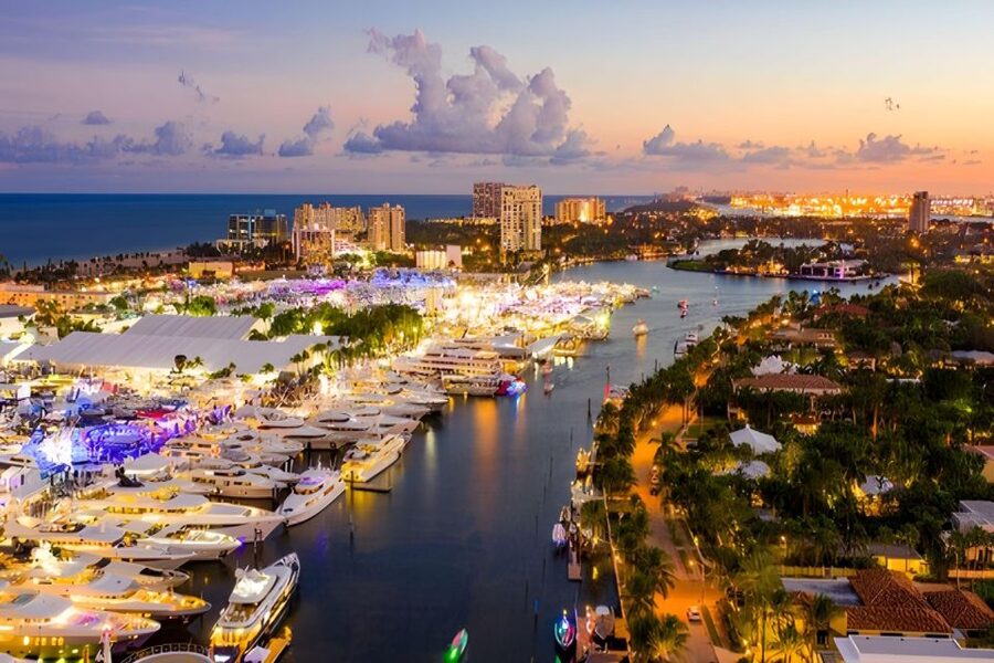 Fort Lauderdale: Millionaire's Row Cruise with Drinks - A captain’s commentary, with a drink in hand