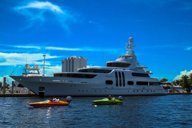 Ft. Lauderdale Mini Powerboat Rental. Canal, Yacht, Mansion Tour - Taking the controls yourself