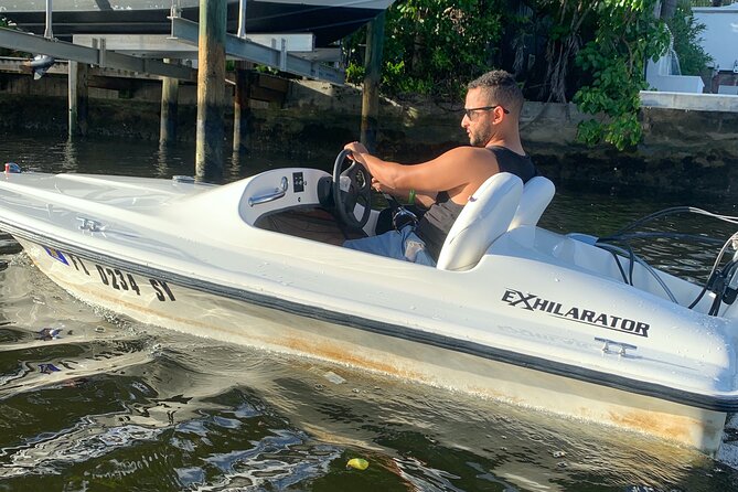 Ft. Lauderdale Mini Powerboat Rental. Canal, Yacht, Mansion Tour - What the ride feels like