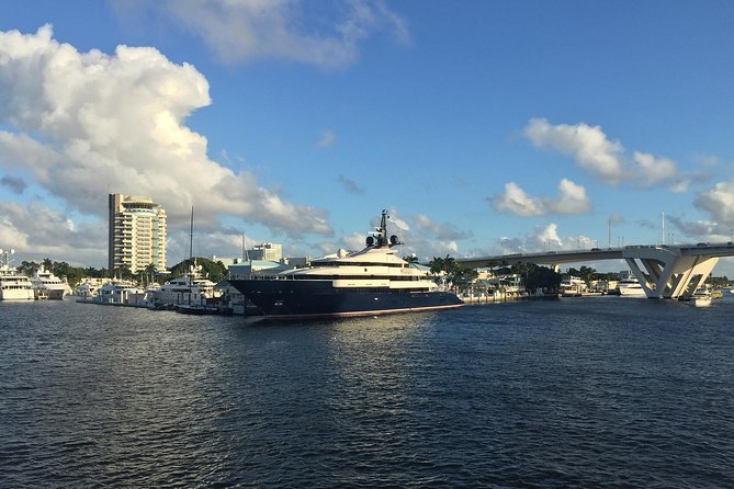 Jungle Queen Riverboat 90-Minute Narrated Sightseeing Cruise in Fort Lauderdale - Commentary, Crew, and the Onboard Mood