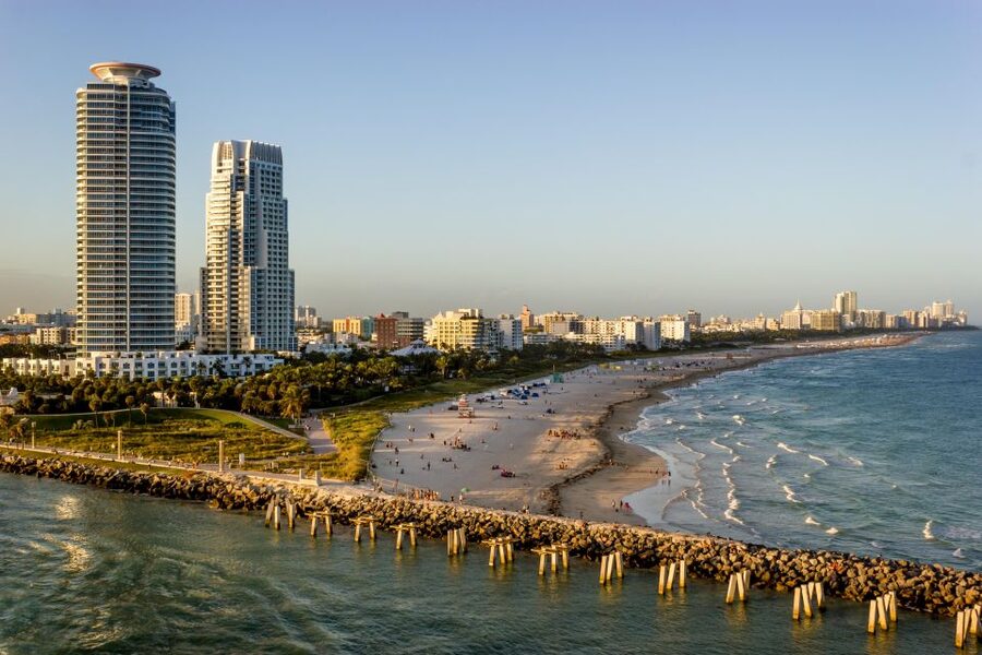 Miami: 30-Minute Helicopter Tour - Beach, Downtown & Islands - South Beach and the Venetian Islands
