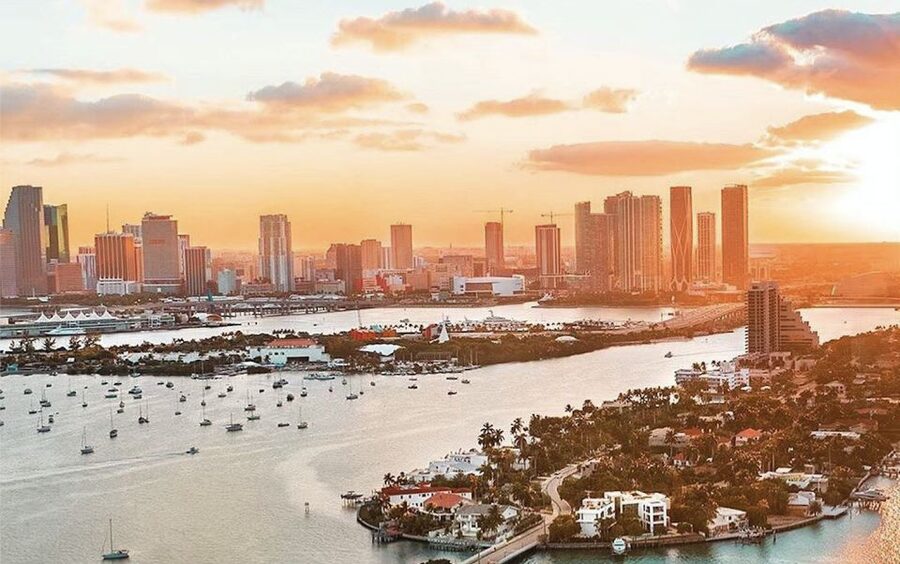 Miami: 30-Minute Helicopter Tour - Beach, Downtown & Islands - What the private format means for you