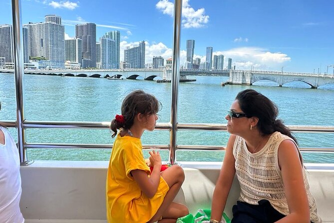 Miami and Bayside 90 min Cruise of Celebrity Islands - A 90-minute loop from Bayside Marketplace