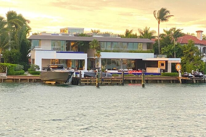 Miami and Bayside 90 min Cruise of Celebrity Islands - Downtown Miami and the Miami River