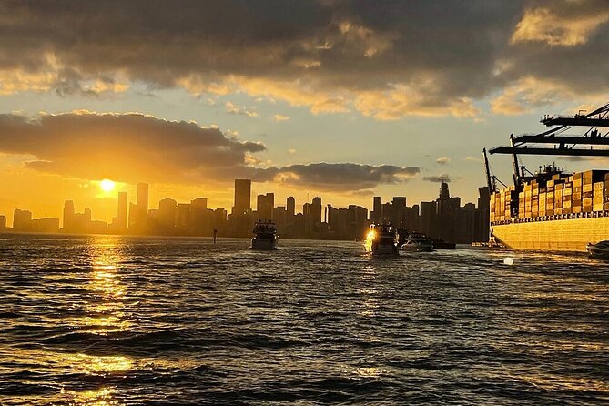 Miami and Bayside 90 min Cruise of Celebrity Islands - Venetian Islands, Star Island and Millionaire’s Row