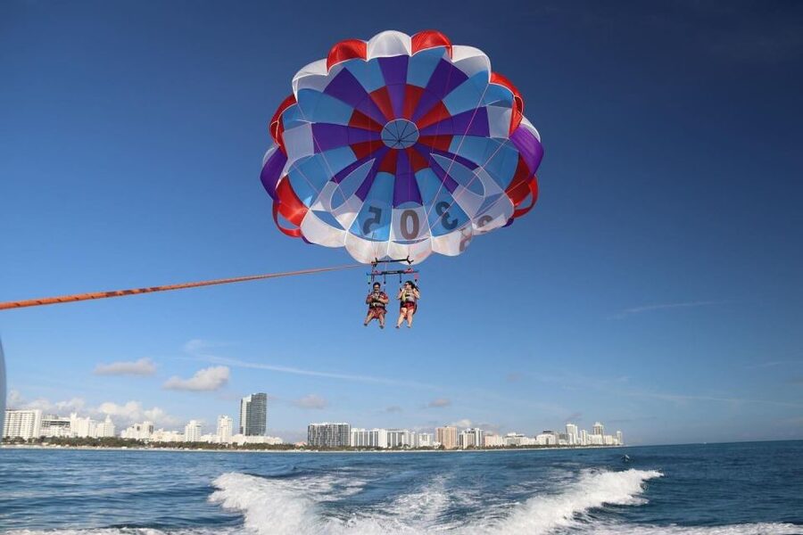 Miami Beach: Parasailing Boat Tour in South Beach - Who will get the most from this flight