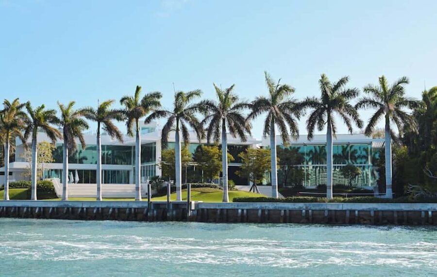 Miami: Biscayne Bay Millionaire's Homes Sightseeing Cruise - Bayside Marketplace and finding the boat