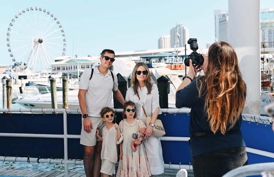 Miami: Biscayne Bay Millionaire's Homes Sightseeing Cruise - Island mansions and the Venetian route
