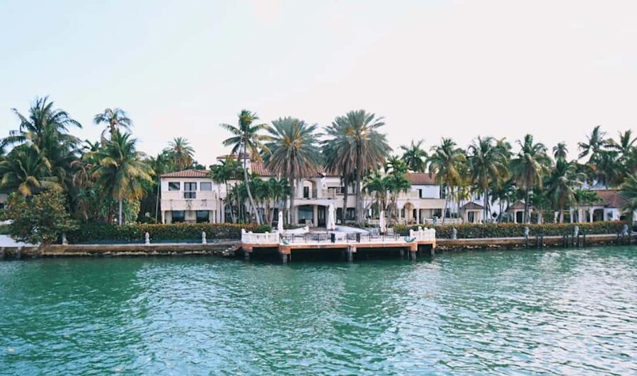 Miami: Biscayne Bay Millionaire's Homes Sightseeing Cruise - Who should book this cruise?