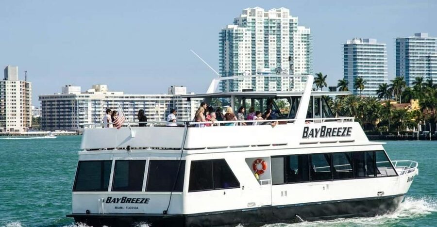 Miami: Biscayne Bay Millionaire's Homes Sightseeing Cruise - From downtown towers to the Port of Miami
