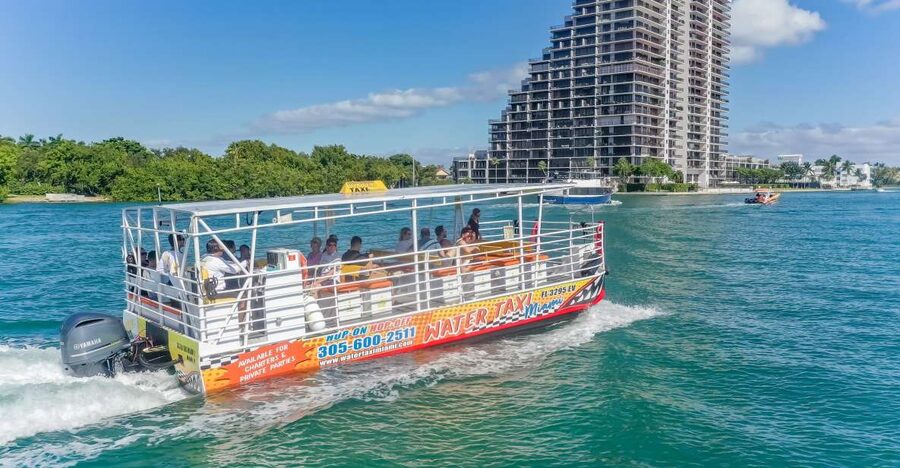 Miami Biscayne Bay: Sunset Boat Cruise & Millionaire Homes - The Port of Miami and the downtown skyline