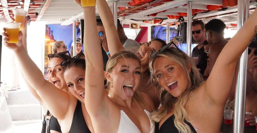 Miami: Boat Party with Live DJ, Unlimited Drinks, and Food - Finding the check-in spot at Bayside
