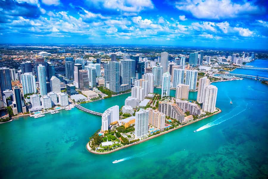 Miami: Celebrity Homes Boat Tour with Guide - From Bayside Marketplace out into Biscayne Bay