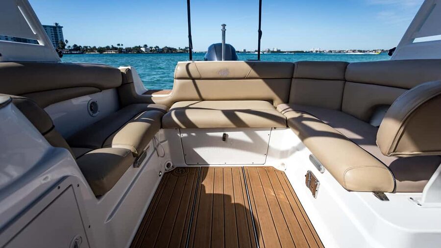 Miami: Celebrity Houses and Star Island Boat Tour - A private 25-foot boat keeps the outing personal