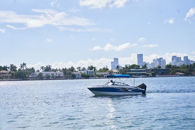 Miami Express Private Boat a 1- Hour Luxury Experience - Leaving from Coconut Grove keeps the hour useful