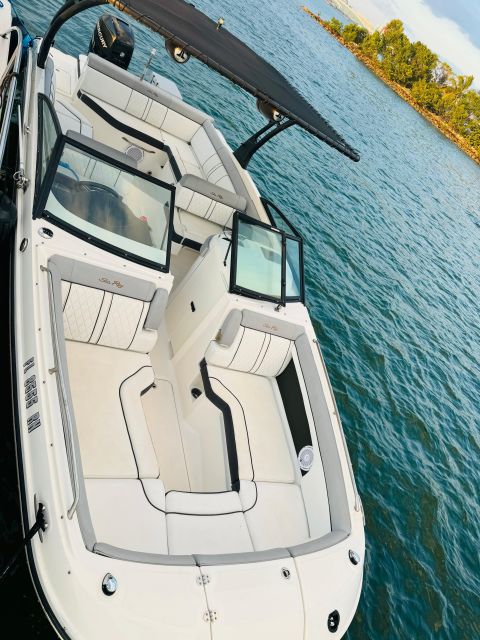 Miami: Guided Boat Tour with Champagne - At a glance