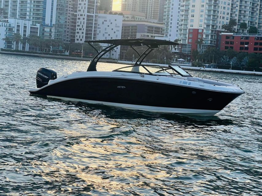 Miami: Guided Boat Tour with Champagne - Passing the islands and waterfront homes