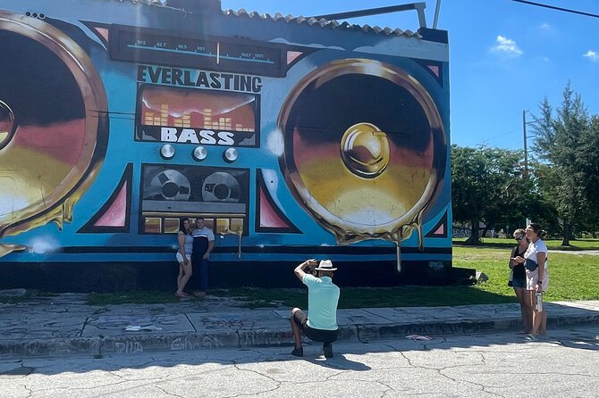 Miami in 3.5 Hours: Sightseeing, Traditions & Photography Tour - Pickup, pace and practical planning