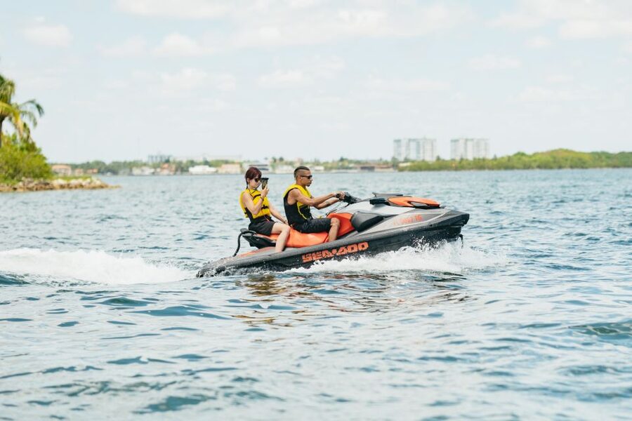Miami: Jet Ski Rental in Biscayne Bay - From Sea Isles Marina to the Riding Zone