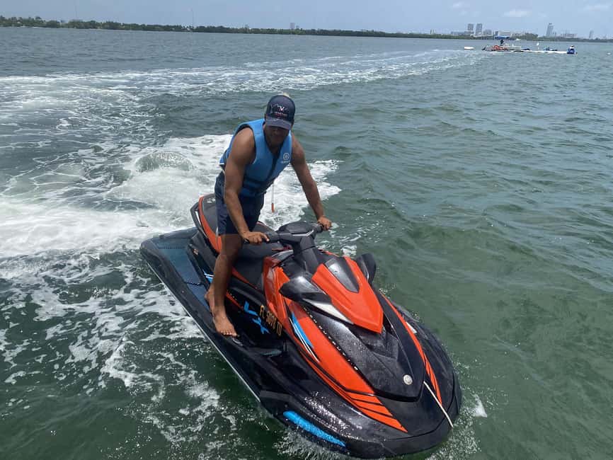 Miami: Jet Ski Rental in Biscayne Bay - Speed, Waves, and a City View