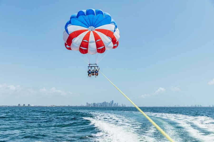 Miami: Parasailing Experience in Biscayne Bay - A one-hour boat ride, with a short flight at its heart