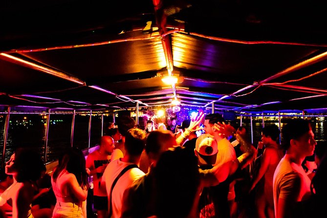 Miami Party Boat Cruise Music & Skyline Views - What the Welcome Drink and Bar Mean for the Price