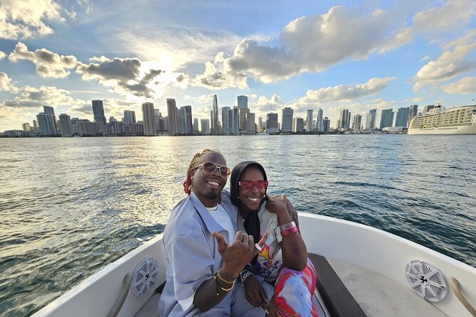 Miami Shared Boat tour, 2 hours on a 24 ft boat. 6 people total. - A Shared Tour Or Your Own Group?