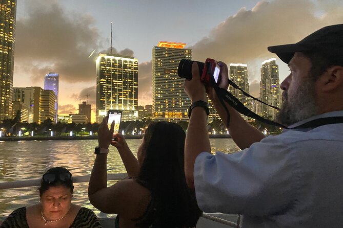 Miami Sightseeing Cruise on a Luxury Yacht - From Bayfront Park out onto Biscayne Bay