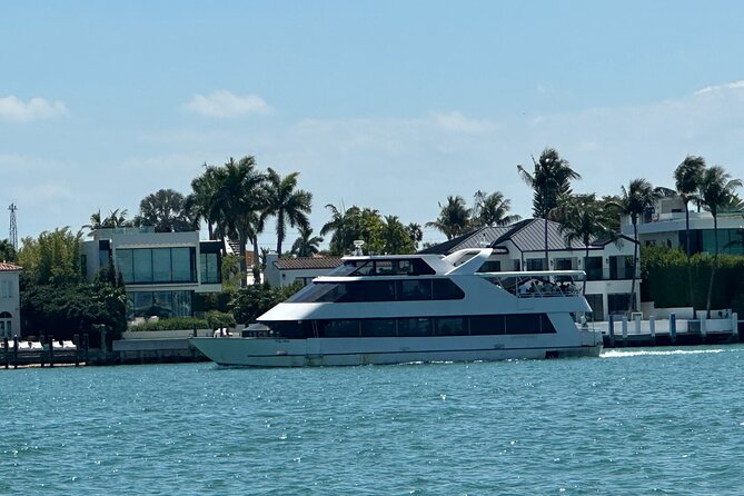 Miami Skyline Boat Cruise Past Millionaire's Homes Optional Stop - From Bayside Marketplace out into the bay