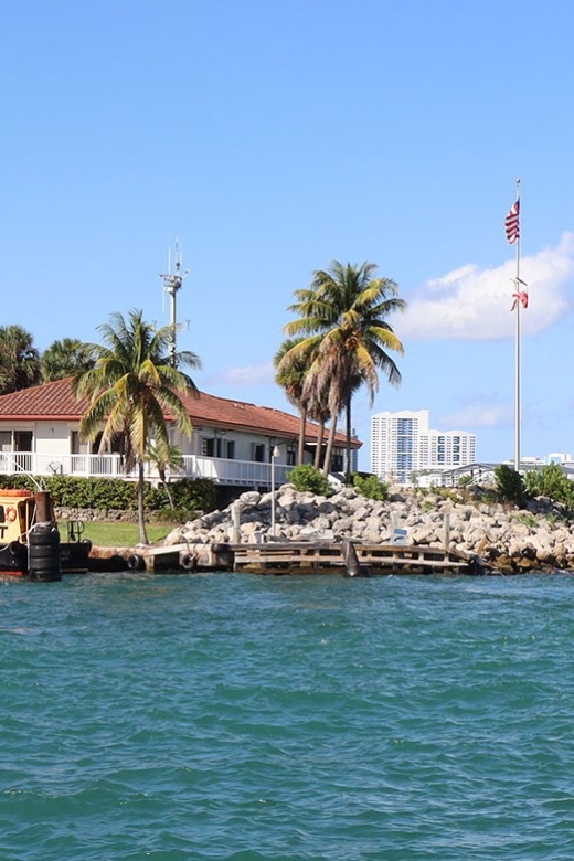 Miami Skyline Cruise of Millionaire Homes - The skyline comes into view from Biscayne Bay