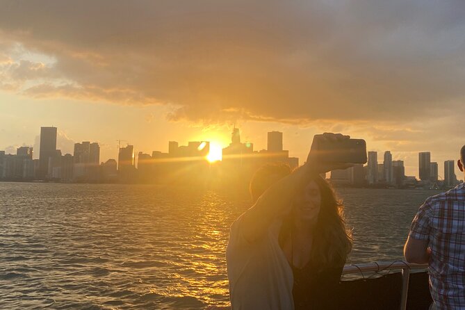 Miami Skyline: Happy Hour Cruise Music & Cash Bar - Music, narration and the onboard mood