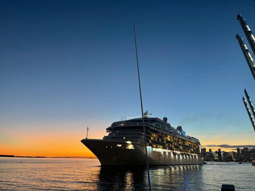 Miami Skyline Sightseeing Cruise and Millionaire Mansions - Venetian Islands and waterfront homes
