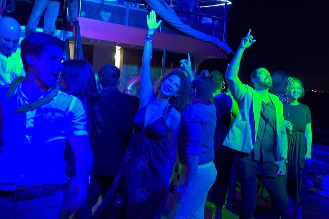 Miami Skyline Views and Biscayne Bay Cruise - Commentary, music and the feel on board