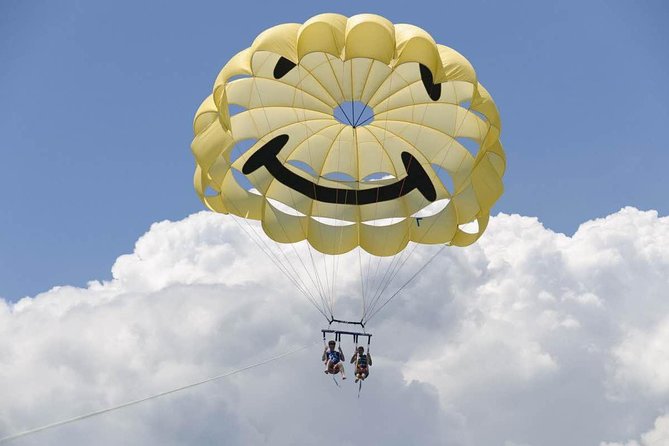 Parasailing Palm Beach - The safety briefing comes before the lift