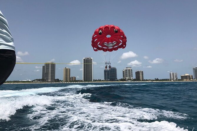 Parasailing Palm Beach - Who will get the most from this flight