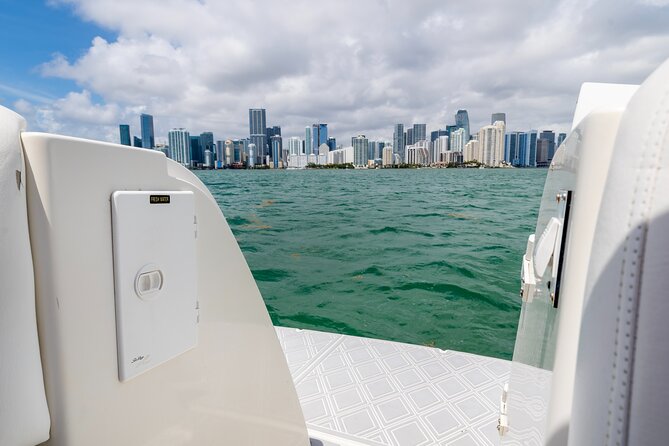 Private tour for 12 people on a 40 ft Yacht, Ft Lauderdale bay - What the boat offers, and what to clarify