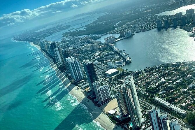 South Beach Miami Aerial Tour : Beaches, Mansions and Skyline - A small plane, a big view of Miami