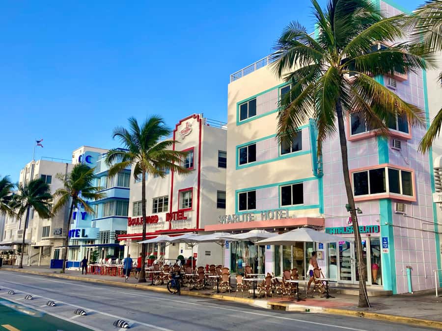 South Beach Sweets Tour: Donuts, Pastelitos, and Patisseries - Key things to know before you go