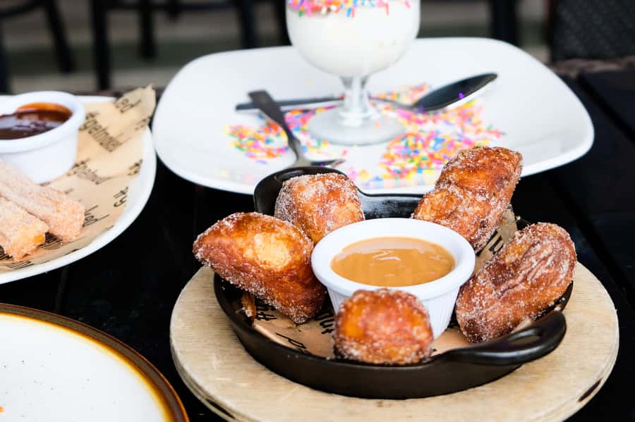 South Beach Sweets Tour: Donuts, Pastelitos, and Patisseries - Italian-style donuts and a final churro stop